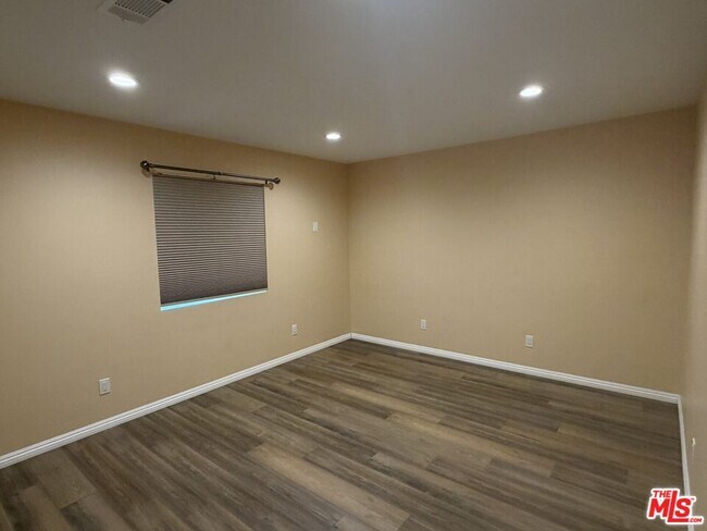 Building Photo - 3543 Sanborn Ave