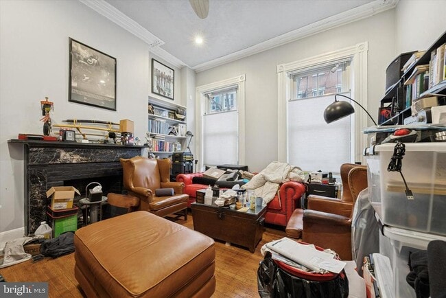 Building Photo - 916 Clinton St