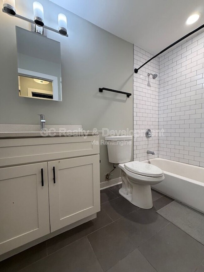 Building Photo - 800 Graceland Ave