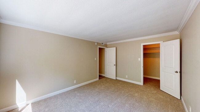 Building Photo - 829 Las Gallinas Ave