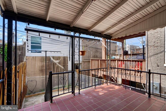 Building Photo - 2229 Gough St