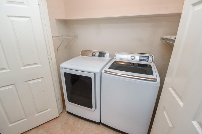 Building Photo - 13646 Garden Grove Ct