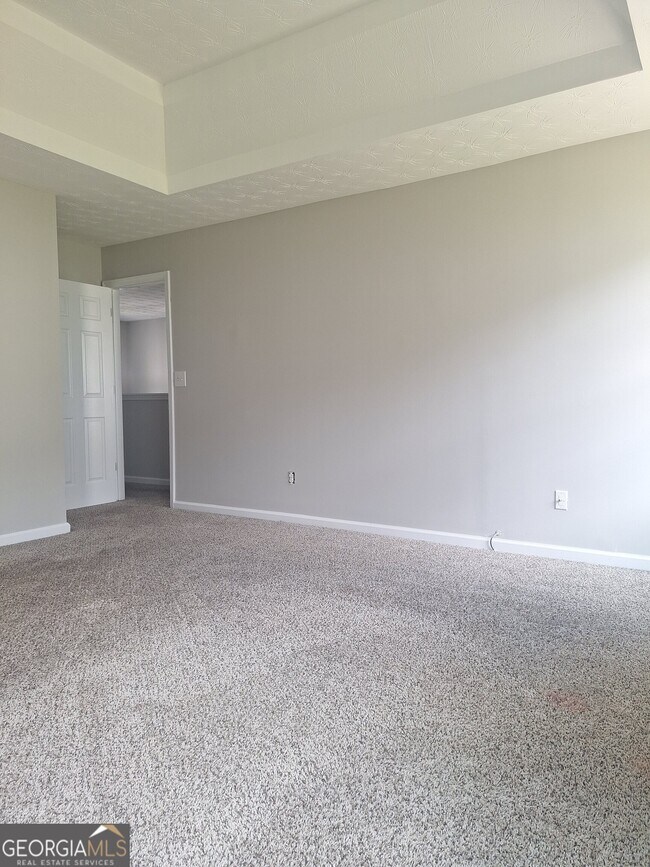 Building Photo - 5646 One Lake Way