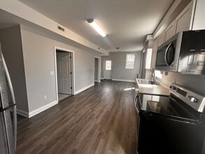 Building Photo - 2185 River Rd