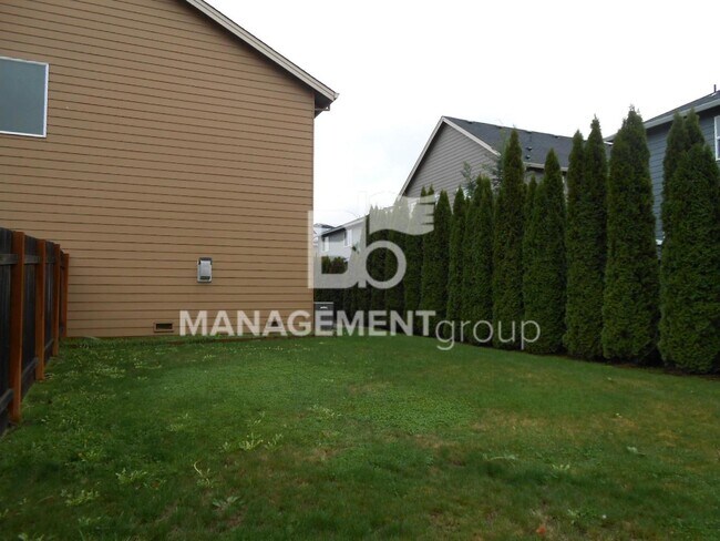 Building Photo - Beautiful Beaverton Home with Spacious Yard and Solar Panels that Save You Money!