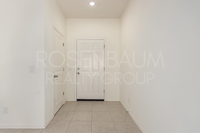 Building Photo - 47662 W Mellen Ln