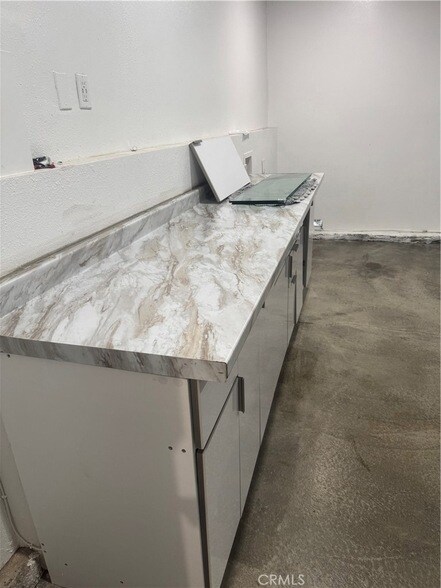 Building Photo - 7127 White Oak Ave