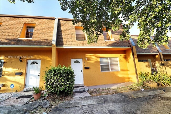 Building Photo - 5975 NW 25th Ct