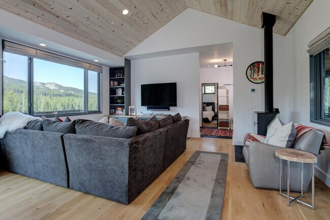 Building Photo - 17 Lakewood Dr