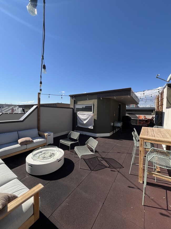 Building Photo - 2830 W 26th Ave