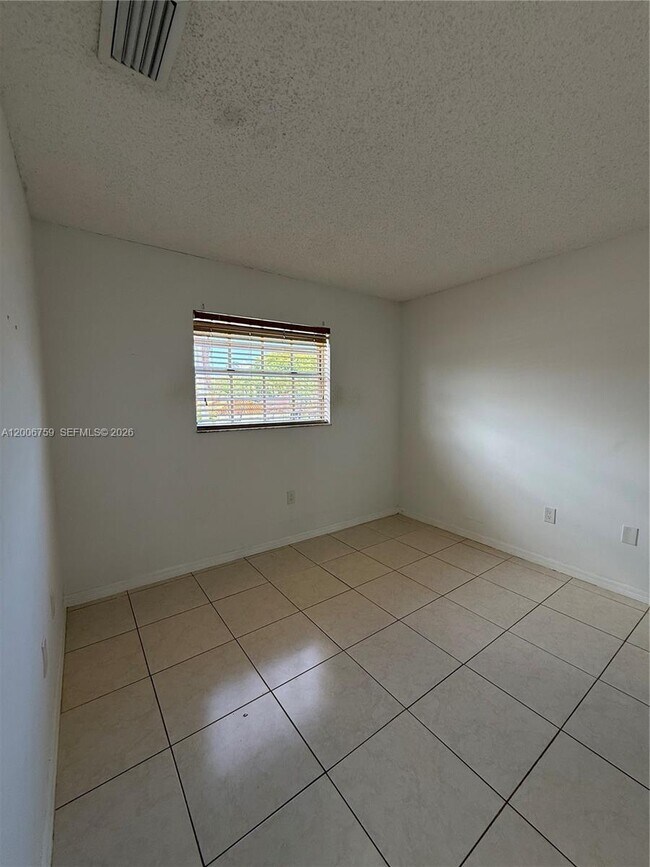 Building Photo - 9940 SW 146th Ct