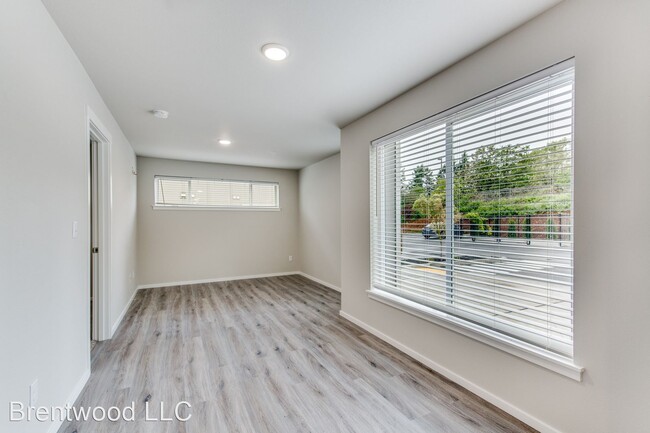 Building Photo - 2515 S 48th St