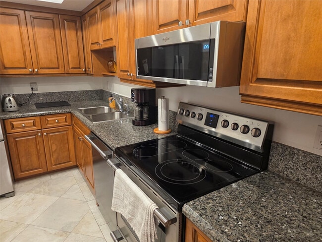 Building Photo - 959 SE 2nd Ave