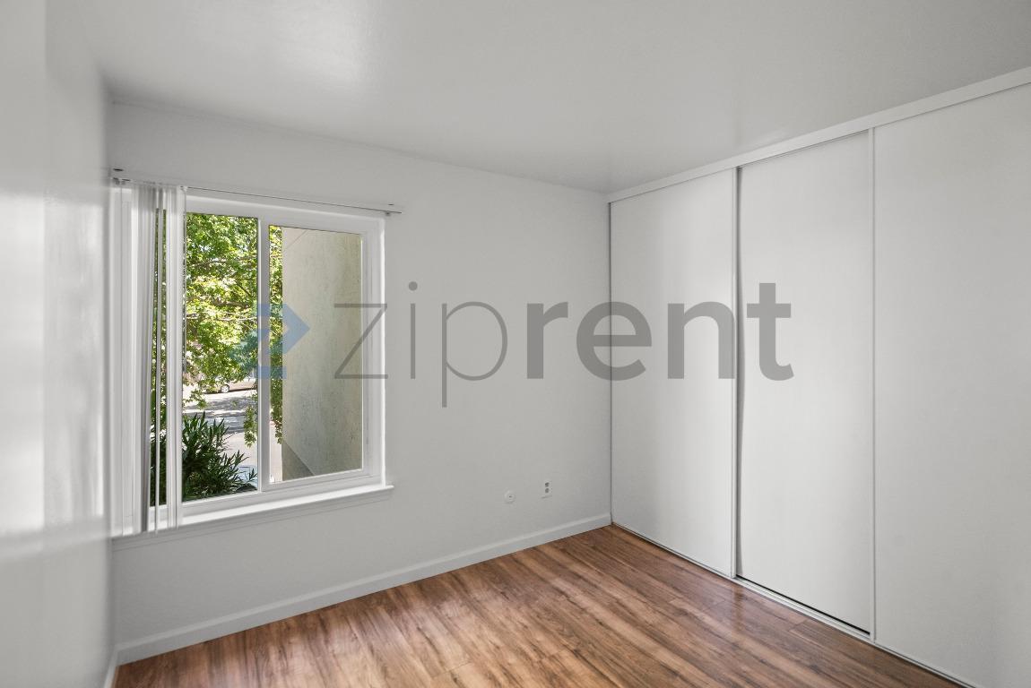 Building Photo - Unit 202