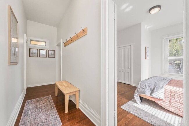 Building Photo - 1 Oak St