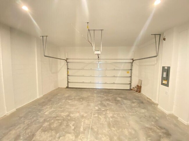 Building Photo - 4196 Sadler Rd