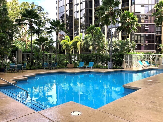 Building Photo - Subtly Furnished Honolulu Park Place 2BR/2BA/2PK Ocean View