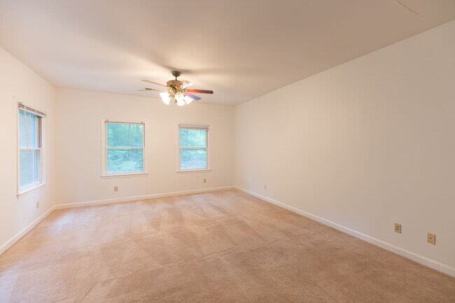 Building Photo - 4916 Gold Crest Dr