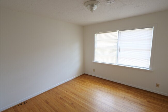 Building Photo - 5231 Beechnut St
