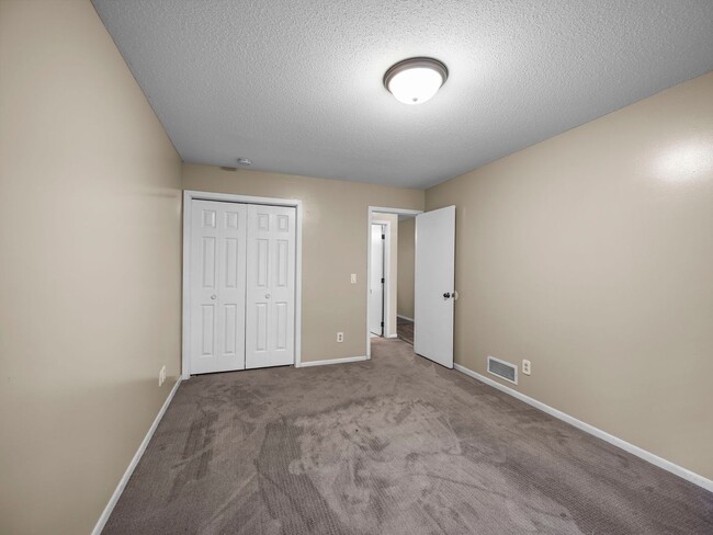 Building Photo - 3 Bedroom Golden Valley Home