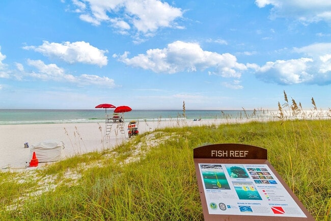 Building Photo - 68 Sarah St