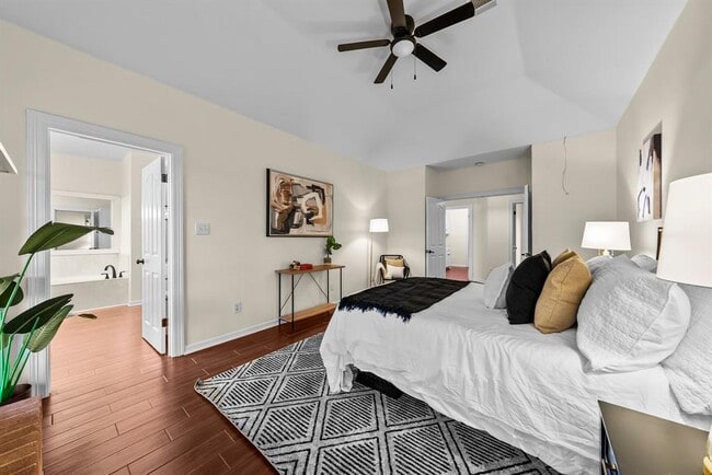 Building Photo - 320 Woodland Oaks Trail