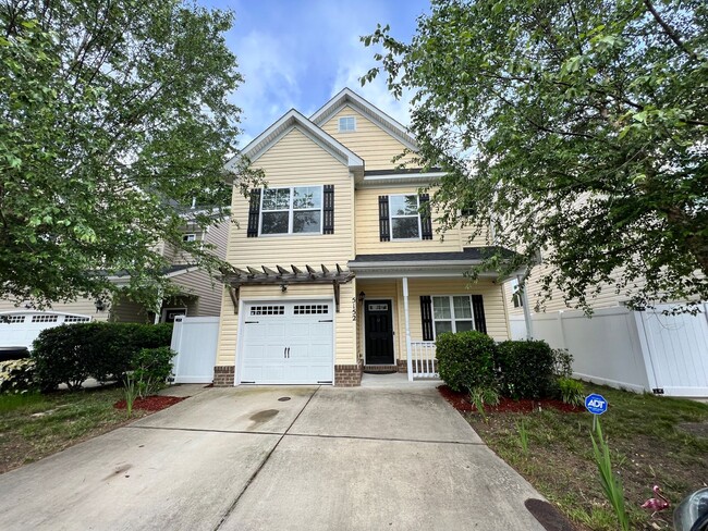 Building Photo - 3 bedroom home in sought after Whitaker Pl...