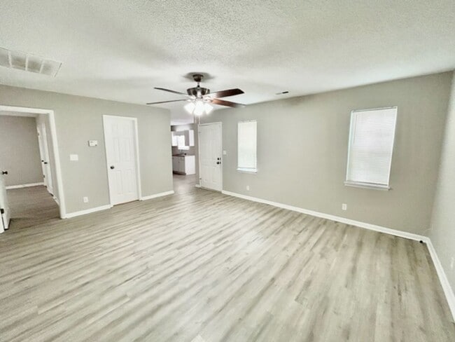 Building Photo - 4304 Chalet Cir NW