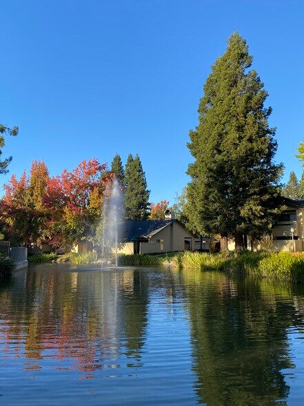 Building Photo - 1806 Woodlake Dr