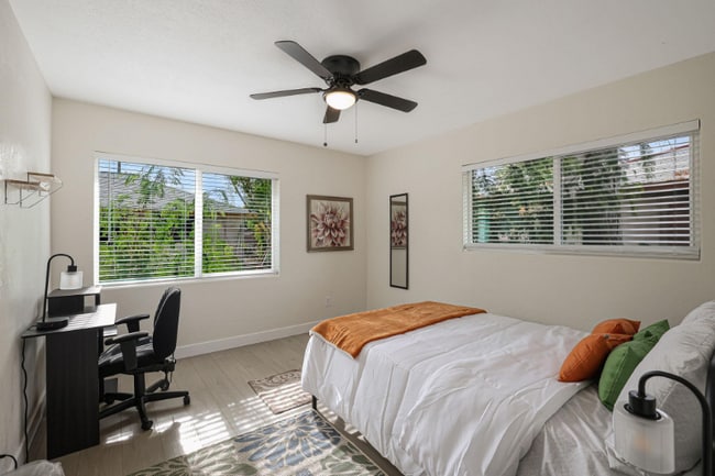 Building Photo - 5827 W Vista Ave