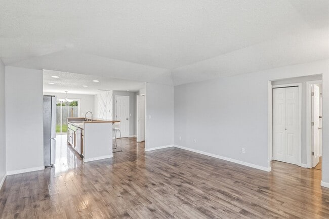 Building Photo - Beautiful 3 Bedroom, 2 Bath Home with Open Concept & Spacious Backyard