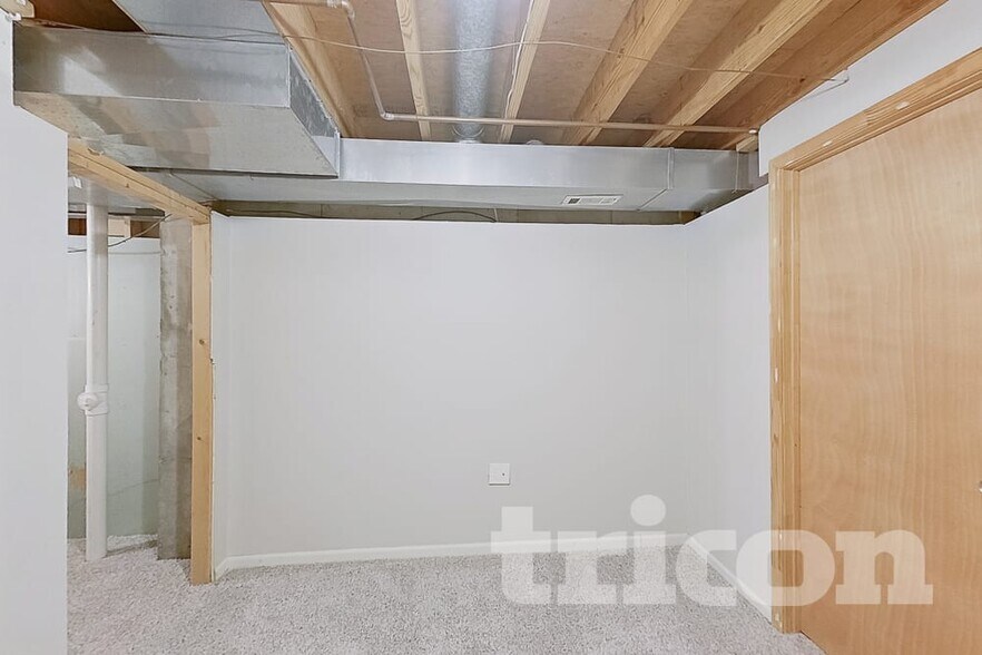 Building Photo - 4 Sapphire Ct