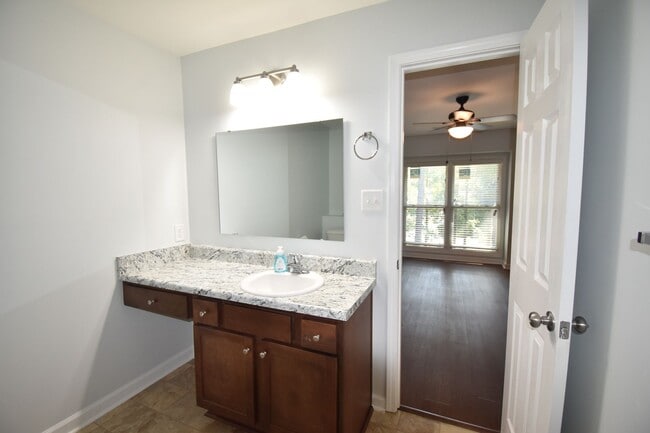 Building Photo - 2 Bedroom and 2 Bath Condo (No Pets)