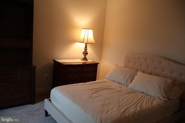 Building Photo - 659 Thomas Penn Dr