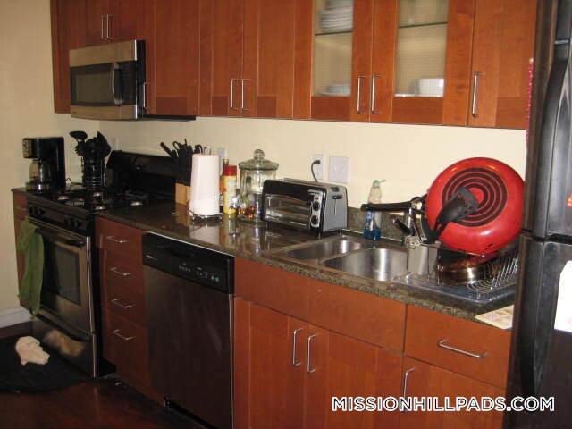 Building Photo - 1526 Tremont St