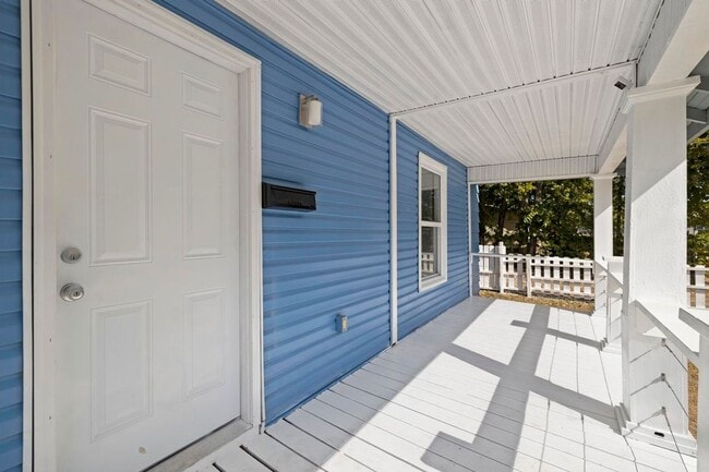 Building Photo - Updated 2 Story Home in downtown Springfield