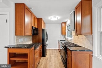 Building Photo - 3000 Edgehill Dr