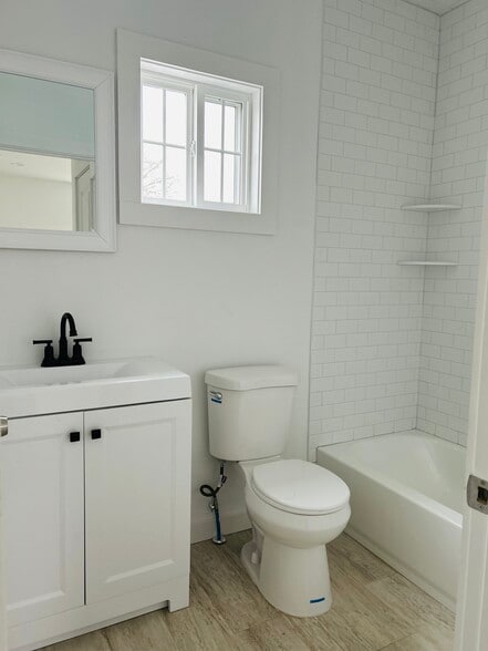 Building Photo - 24 Elmwood Ave