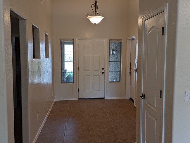 Building Photo - 4415 W Kenai Dr