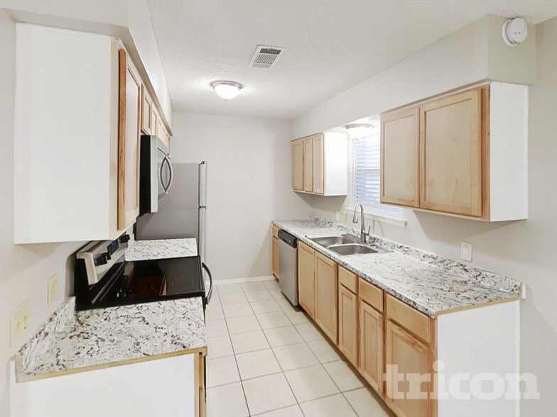 Building Photo - 5929 Birchill Road Watauga TX