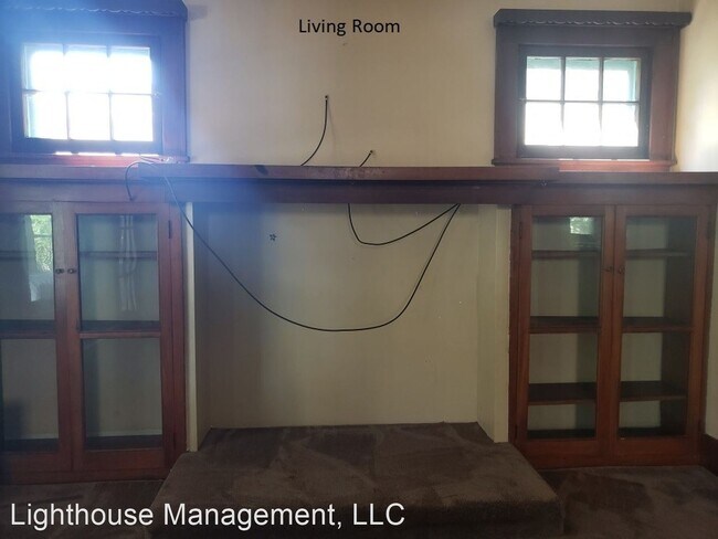 Building Photo - 3 br, 1 bath House - 682 Parsells Ave.