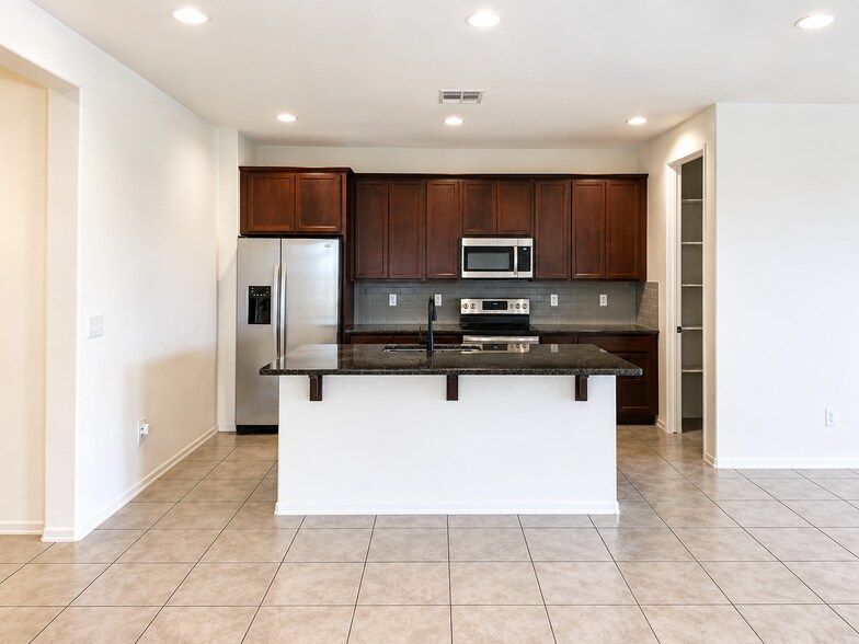 Building Photo - 122 S Siena Ln