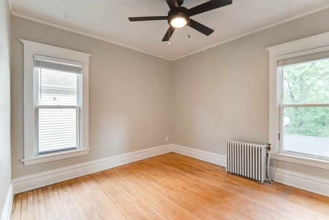 Building Photo - Beautifully Updated 4 BR/2 BA Upper-Level Duplex in Minneapolis with 2-Car Garage!