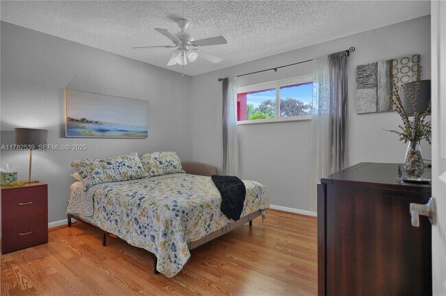 Building Photo - 8941 S Hollybrook Blvd