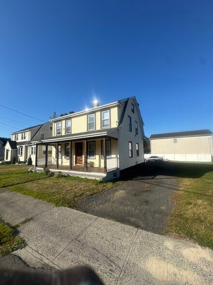 Front - 120 S End Rd