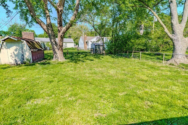Building Photo - 2310 Sequoya Dr