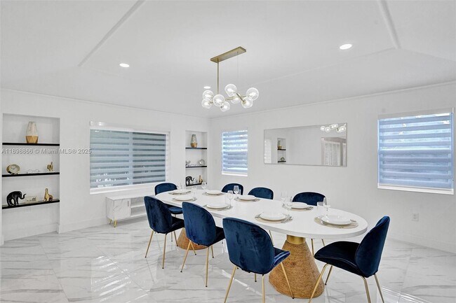 Building Photo - 725 Harrison St