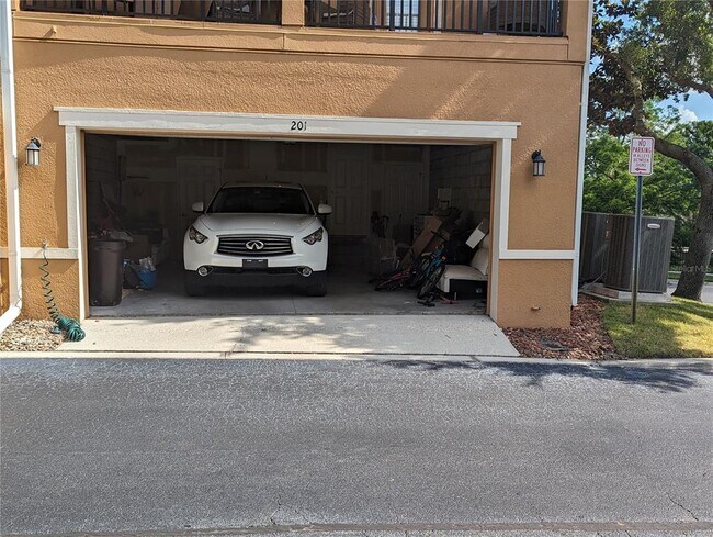 Building Photo - 201 Maplebrook Dr