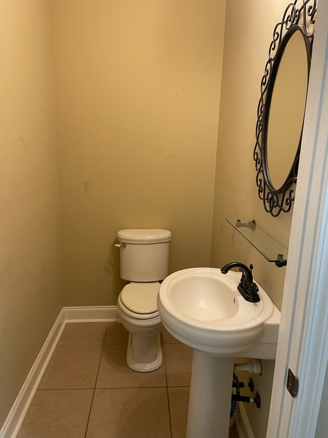 Building Photo - 266 Willow Lake Dr