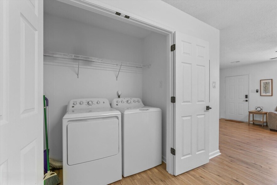 Washer n Dryer - 1132 Fielding Dr